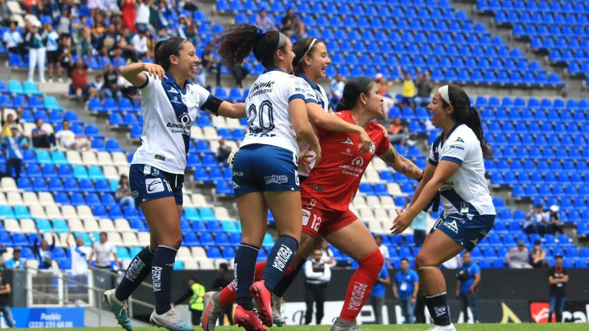 Karla Morales salva al Club Puebla